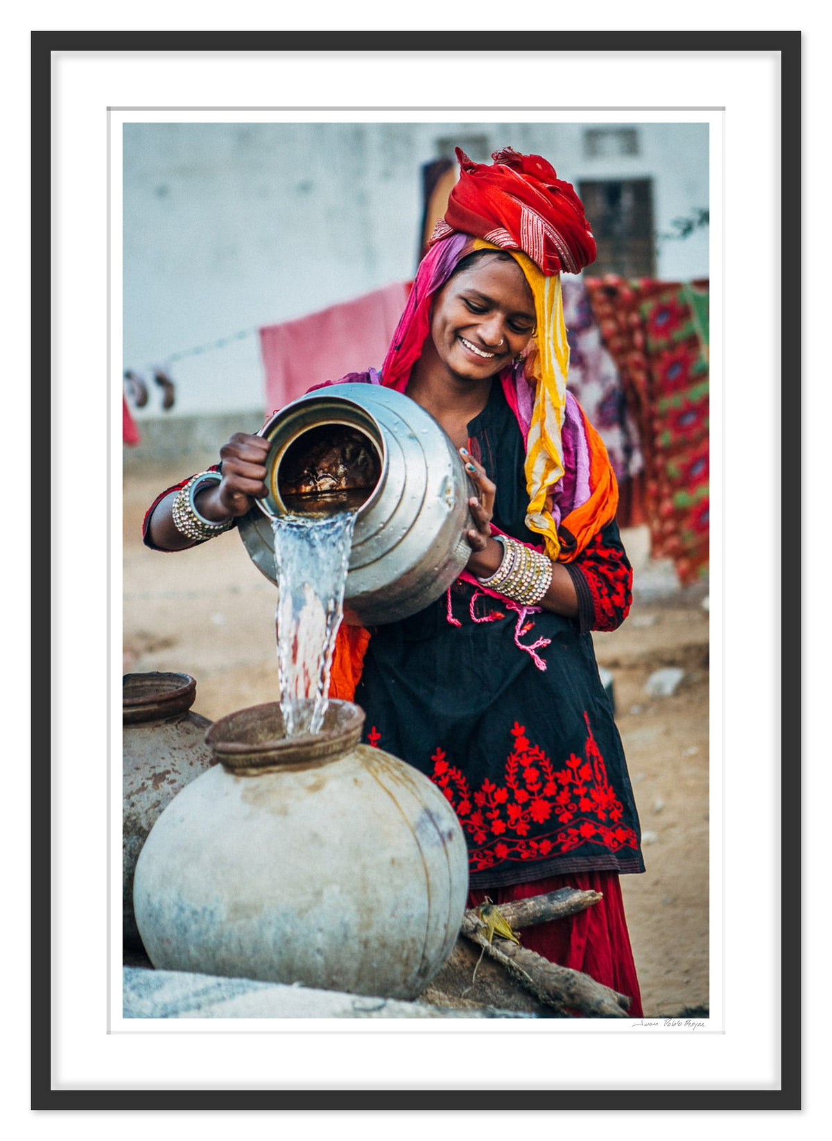 Agua Potable — Stock Galería - Enmarcado / 33 x 43 / Negro