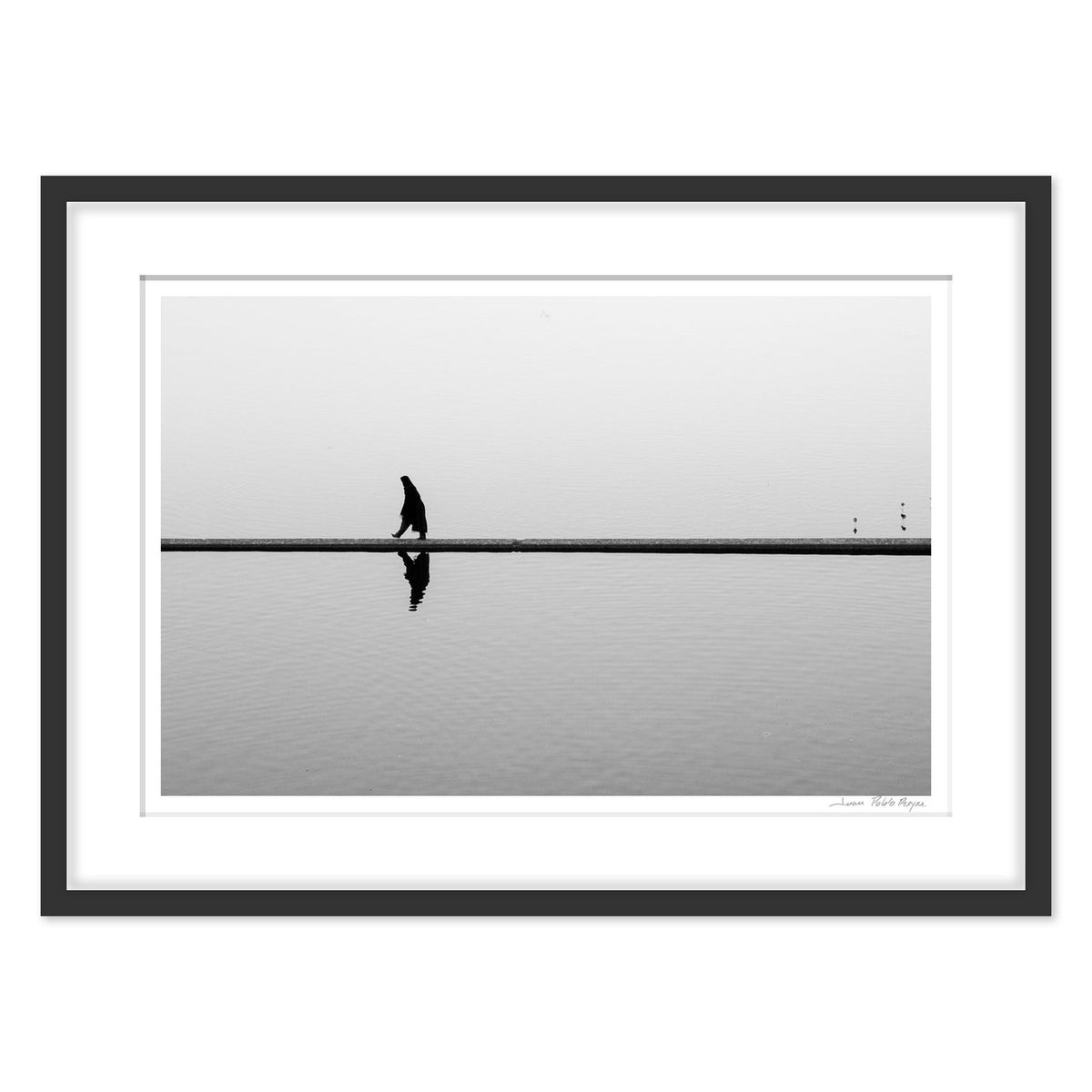 Al paso - Enmarcado / 43 x 33 / Negro