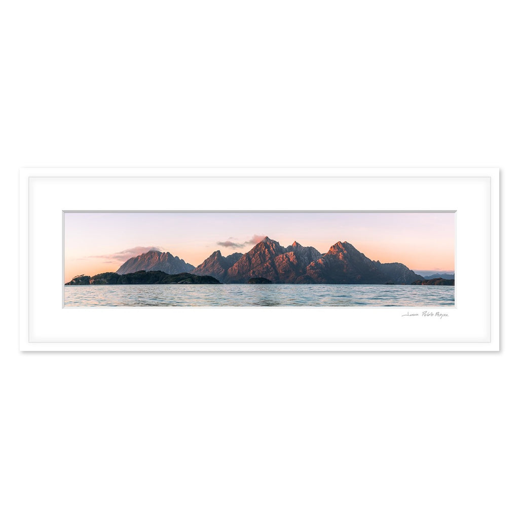Isla Clemente - mockup marco blanco